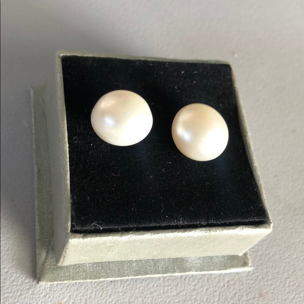 Genuine Freshwater Pearl Studs